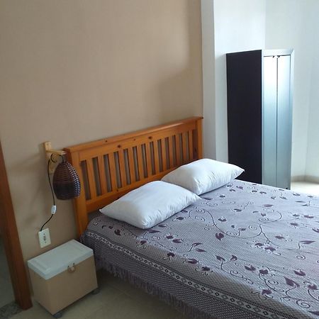 Apartamento No Canto Do Forte, Wi-Fi, Estacionamento Gratuito E Churrasqueira Прая-Гранди Экстерьер фото