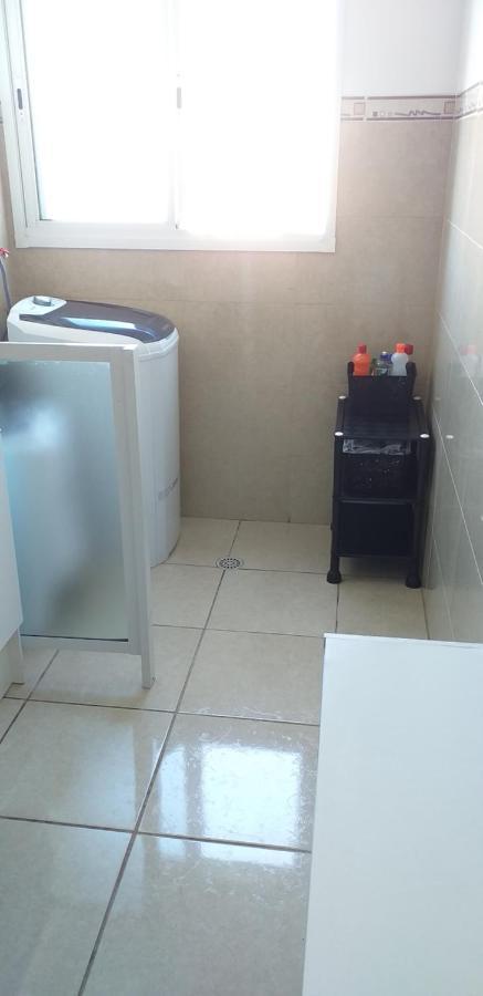 Apartamento No Canto Do Forte, Wi-Fi, Estacionamento Gratuito E Churrasqueira Прая-Гранди Экстерьер фото