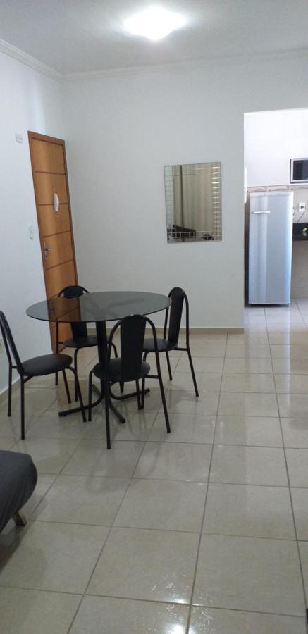 Apartamento No Canto Do Forte, Wi-Fi, Estacionamento Gratuito E Churrasqueira Прая-Гранди Экстерьер фото
