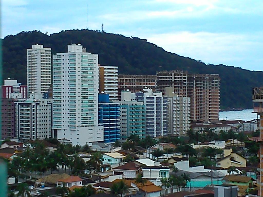 Apartamento No Canto Do Forte, Wi-Fi, Estacionamento Gratuito E Churrasqueira Прая-Гранди Экстерьер фото