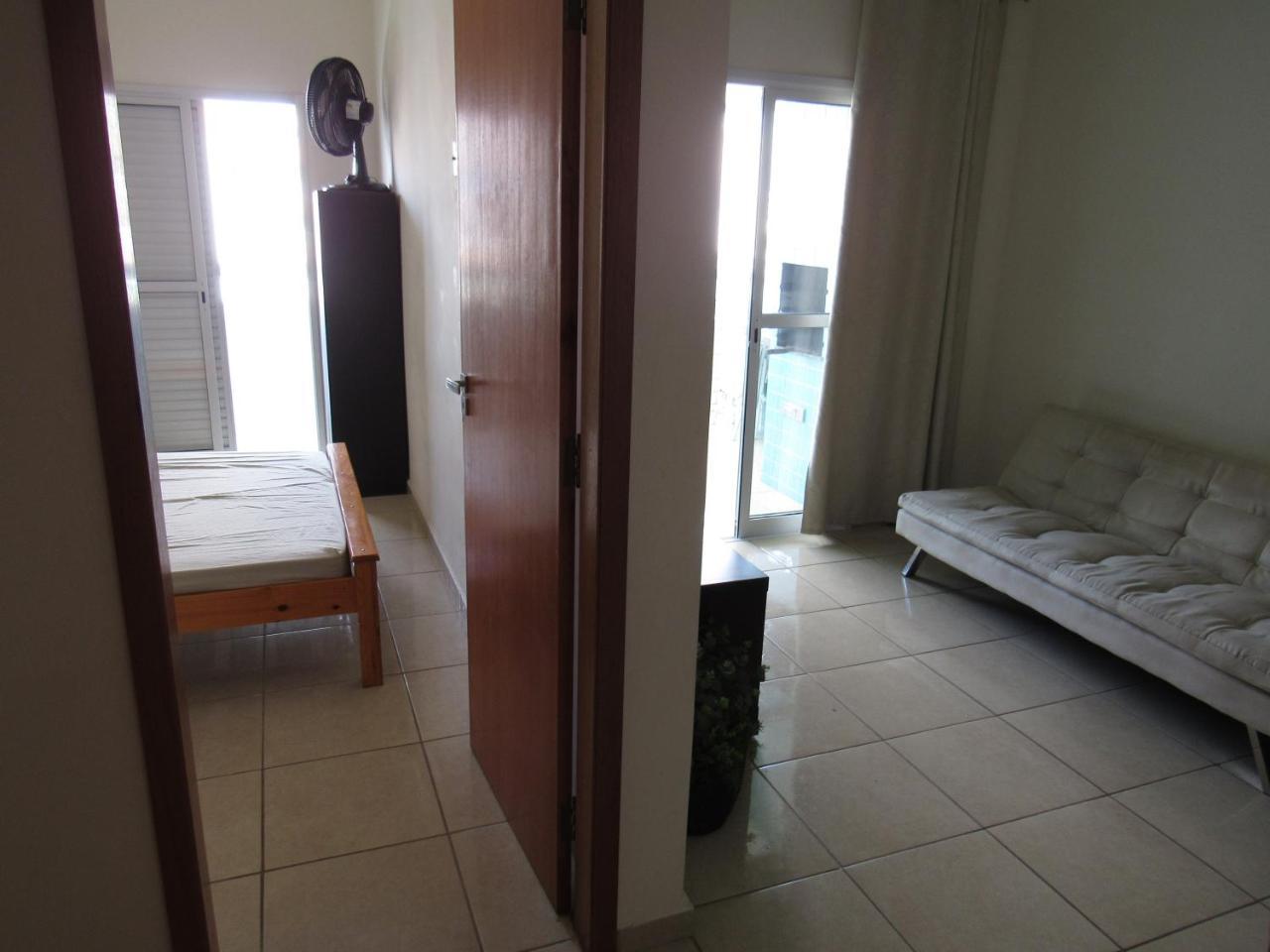 Apartamento No Canto Do Forte, Wi-Fi, Estacionamento Gratuito E Churrasqueira Прая-Гранди Экстерьер фото